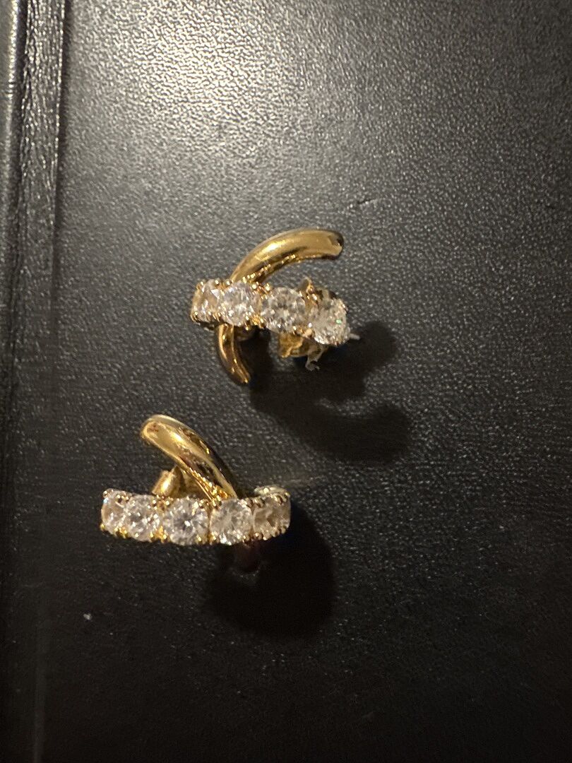TWILIGHT CROSS J HOOP EARRINGS – NADRI