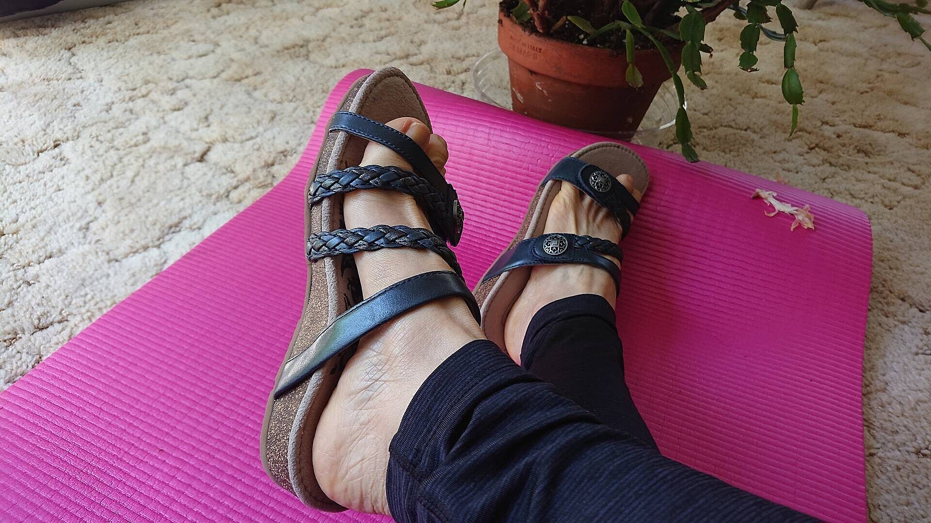 Janey Braided Slide - Black – aetrex