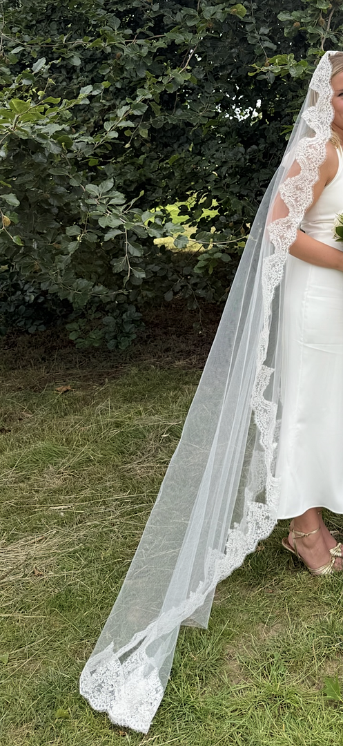 Anna F.’s real Britten wedding