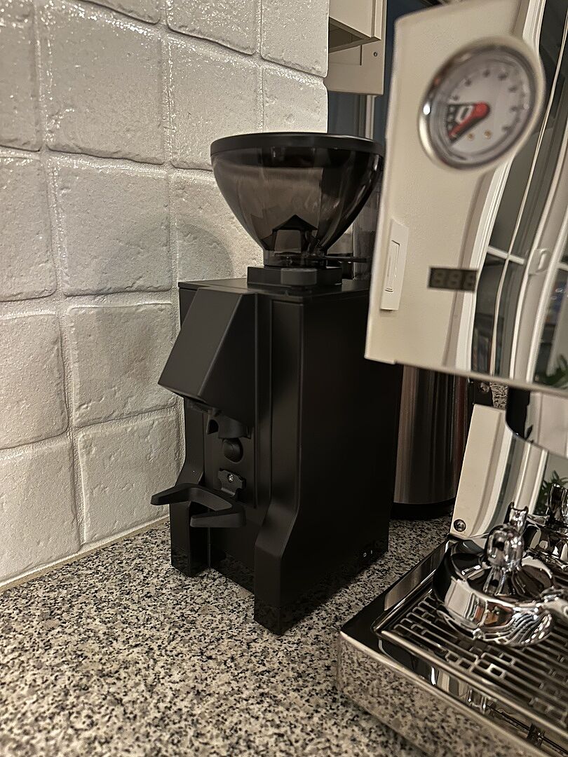 Eureka Mignon Manuale Grinder - Black | iDrinkCoffee.com Canada