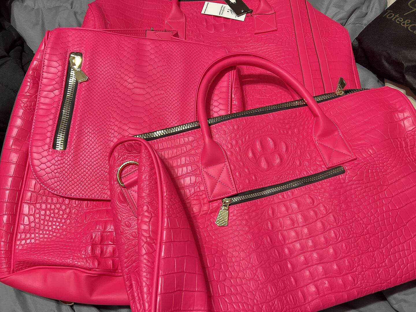 Statement Weekender Travel Set in Neon Pink – Tote&Carry