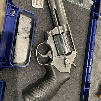 Smith & Wesson Model 686 .357 Magnum 4" Stainless Barrel Revolver 164222 Great price