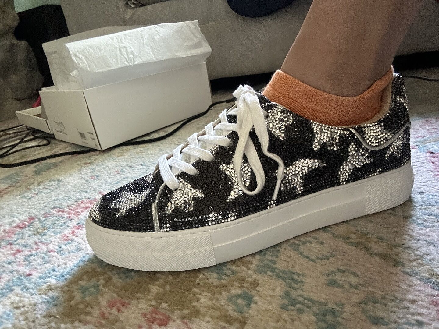 SIDNY HOLLY Women's Christmas Holly Sneaker – Betsey Johnson