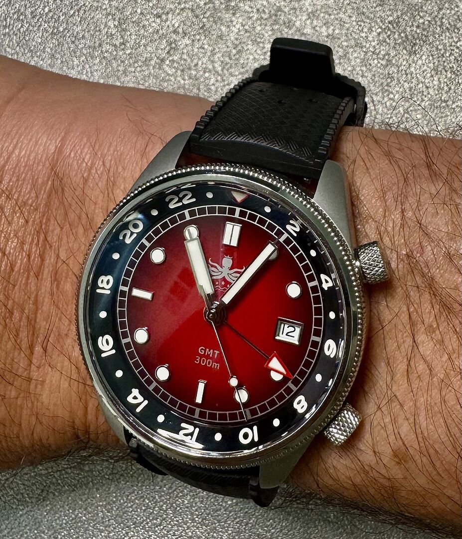 PHOIBOS EAGLE RAY GMT PX023E 300M Dive Watch Red