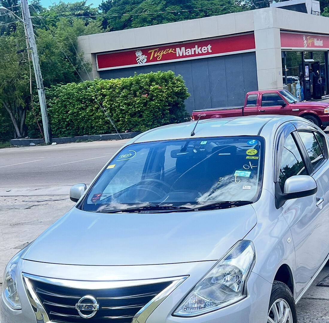 ニッサン クルー 30_1.jpg