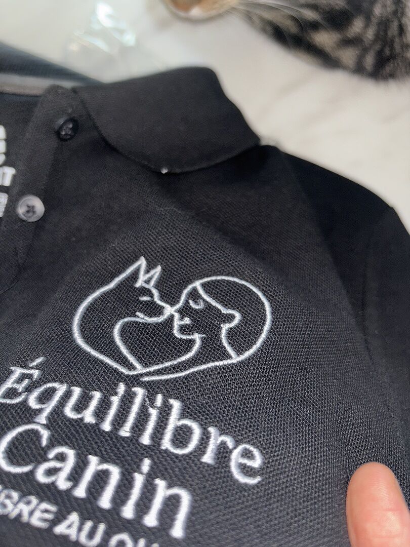 T-shirt noir avec couture