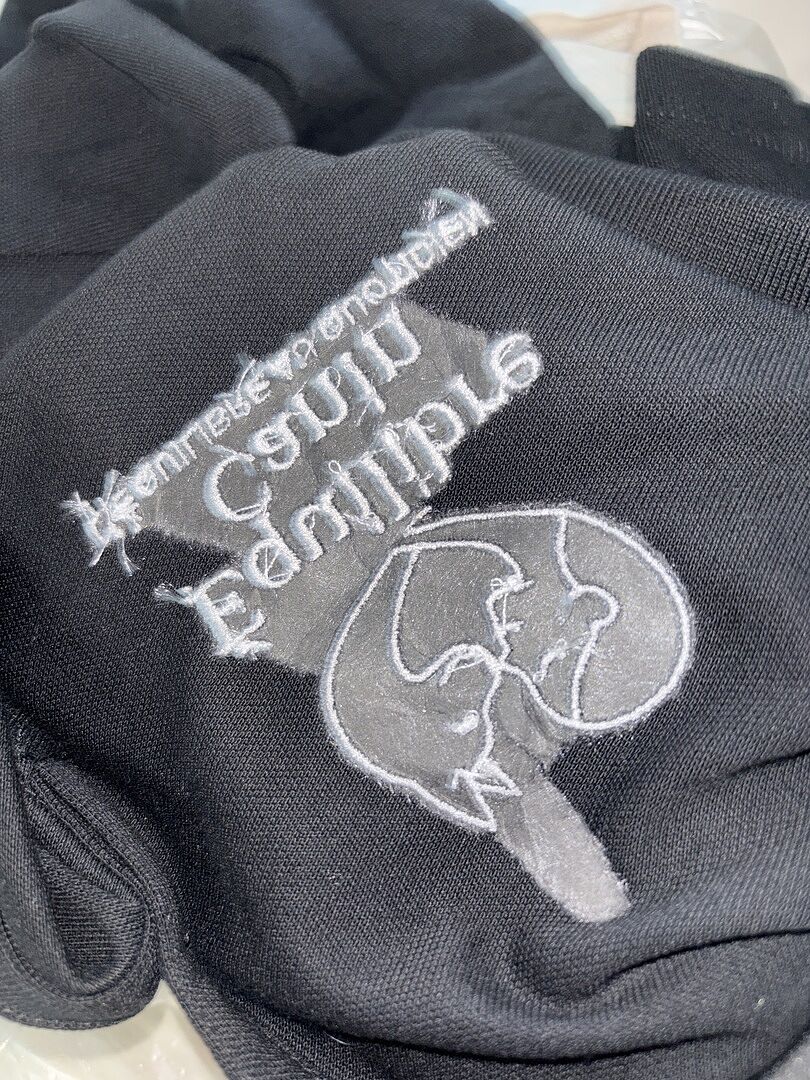 T-shirt noir avec couture