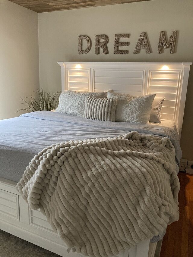 Sunset Cove 4 Piece King Storage Bedroom Set | Coastal | by Bob's Discount Furniture Incredible bedroom set!