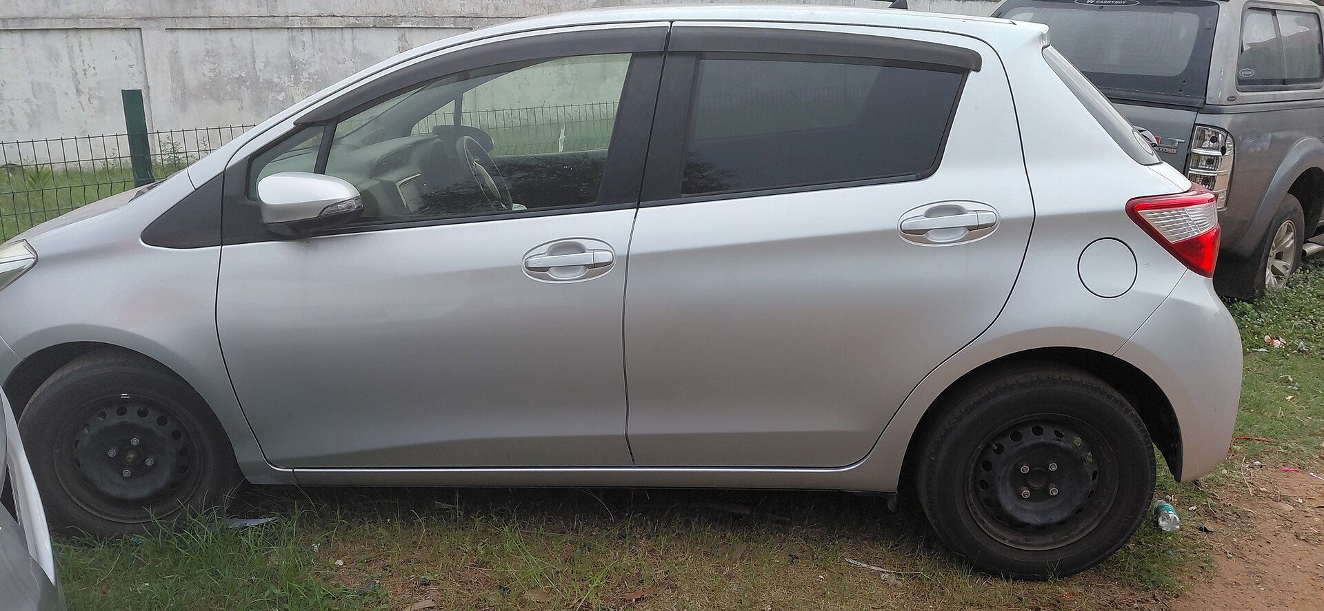 HOUSTON -メルトンワークジャケット- Best Price Used TOYOTA VITZ SCP90 for Sale - Japanese Used