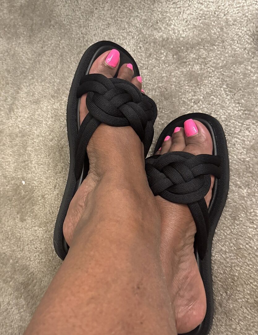 The Summer Sandal in Black | Women's Sandals | Rothy's