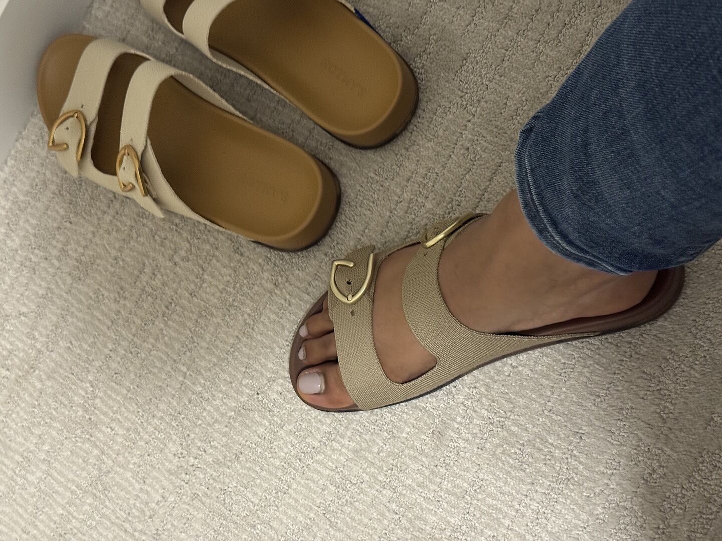 The Buckle Slide in Dune | Women's Sandals | Rothy's