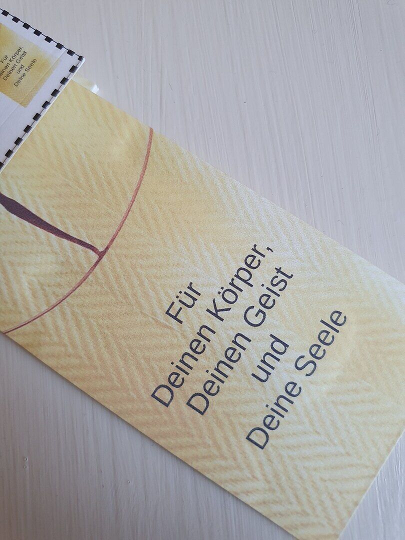 Druckqualität ist toll, aber Papier hat Druckstellen und zu viel Müll