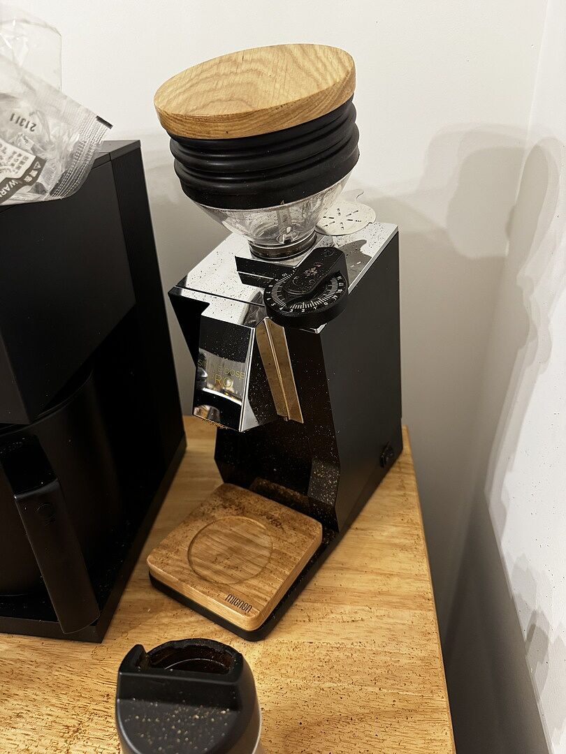 Eureka Oro Mignon Single Dose Pro - Chrome | iDrinkCoffee.com Canada