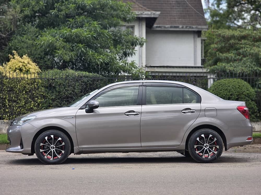 TOYOTA　COROLLA　Axio 7台セット カローラアクシオ（トヨタ）の歴代モデル・グレード別カタログ情報