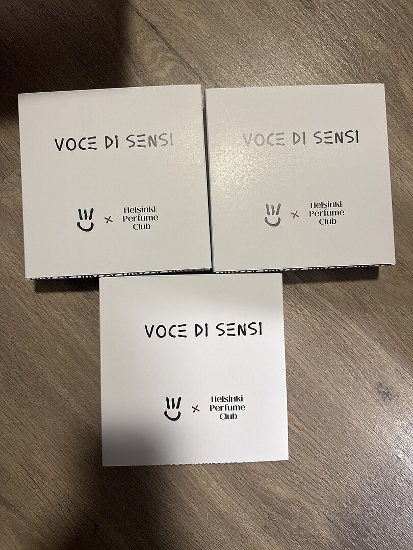 En algunas cajas logos no estan en el centro….