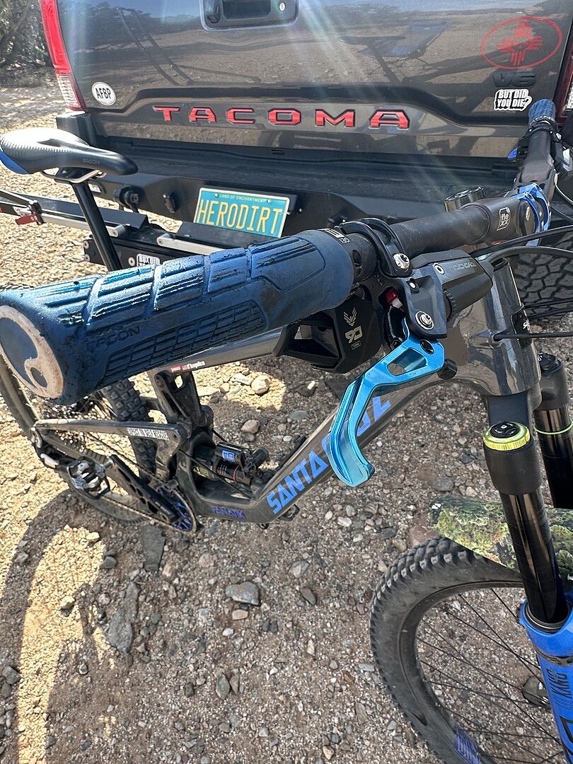 OneUp Components V3 Dropper Post Remote - MTB Controls