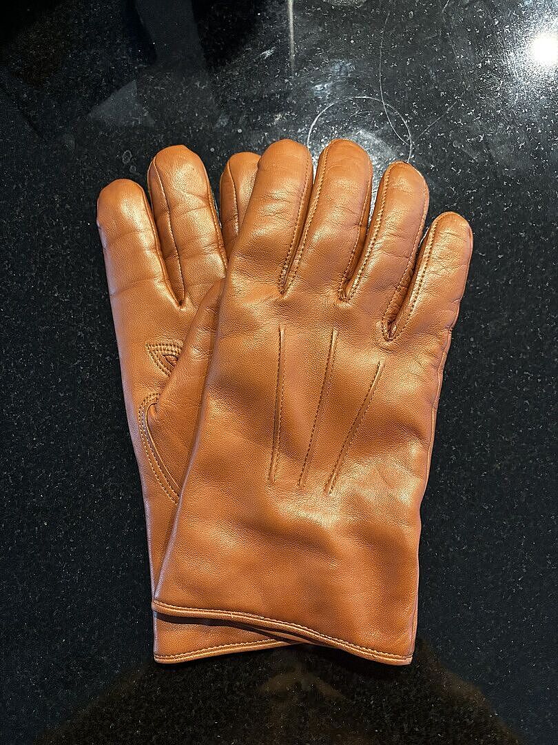Cognac Giovanni gloves photographed by a customer