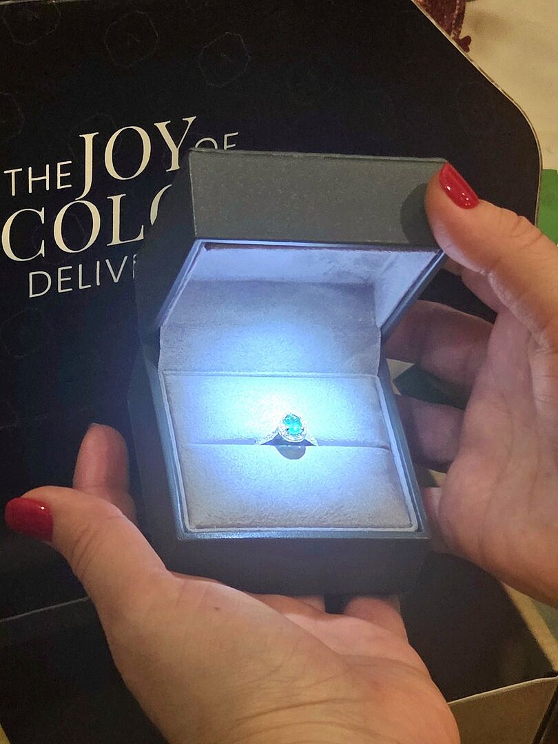 Beauty emerald white gold ring