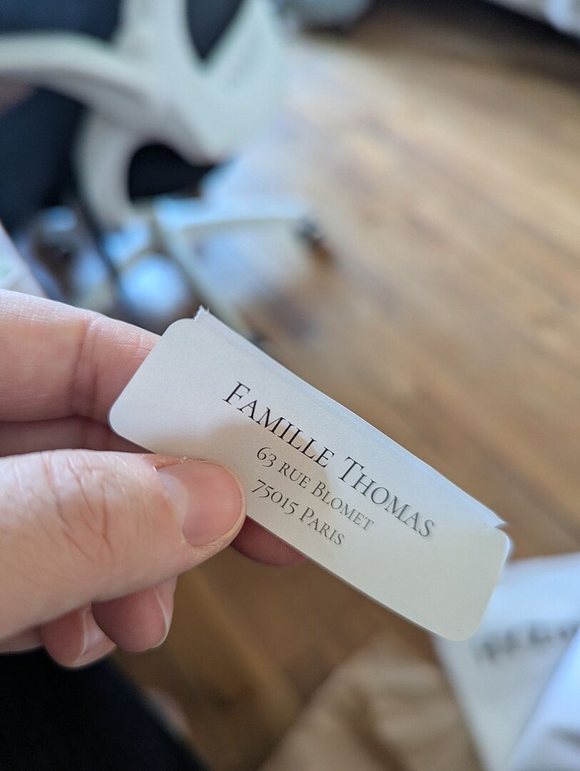 Étiquettes mal découpées