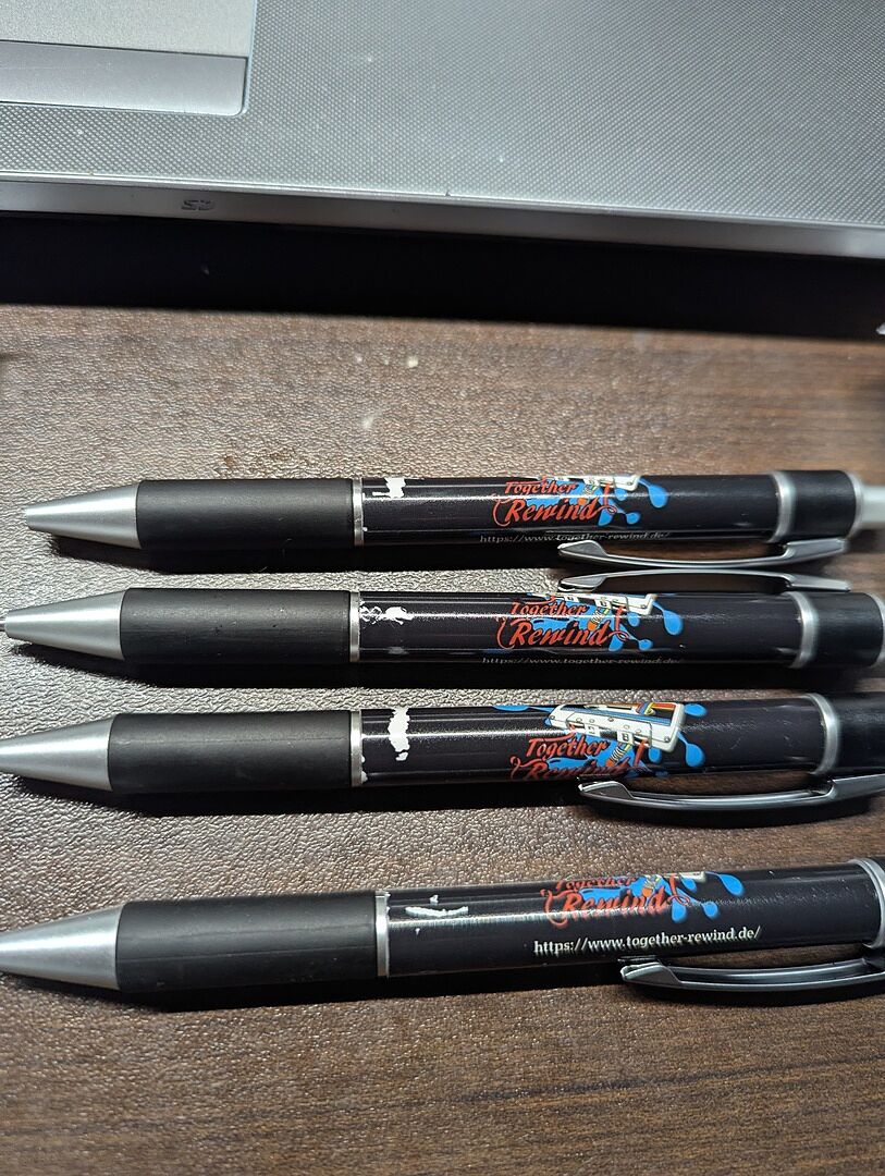 Farbe (Druck) löst sich ab.