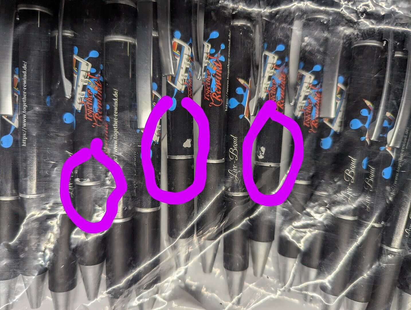 Farbe (Druck) löst sich ab.