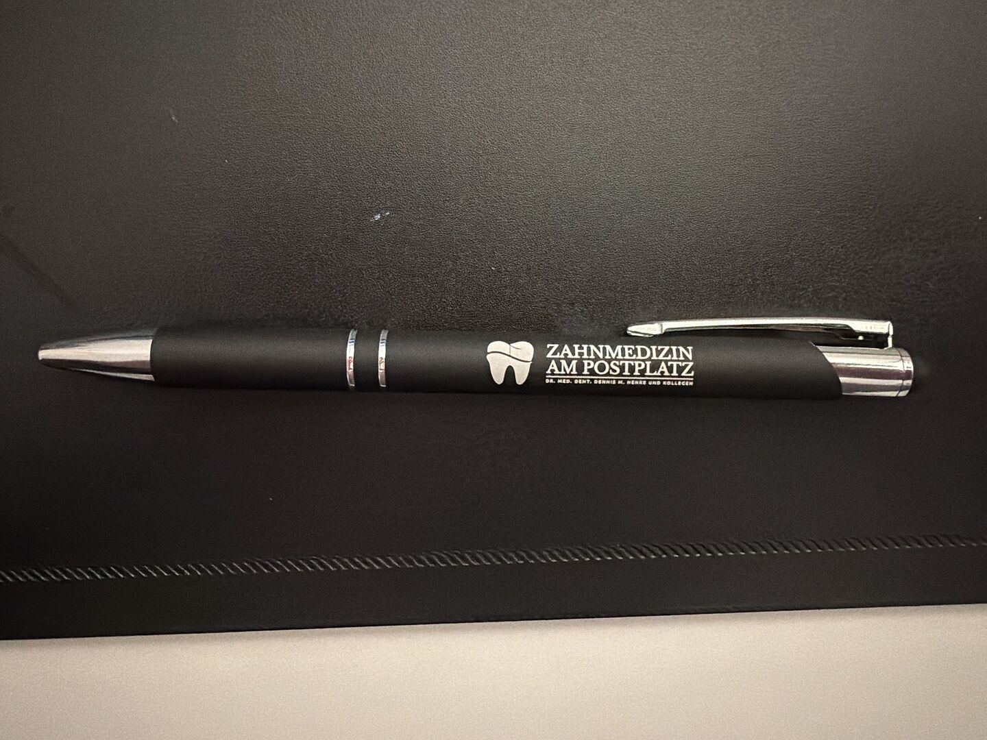 Guter Kugelschreiber. Druck jedoch nicht perfekt.