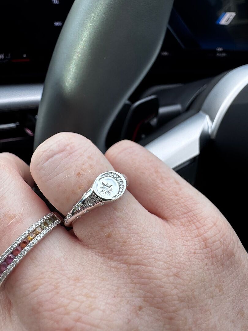Astrid & Miyu Cosmic Signet Ring bague argentée