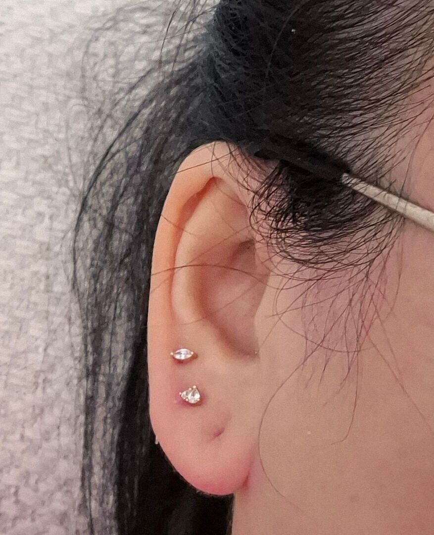 Astrid & Miyu Pear Cluster Stud clous d'oreilles dorés cristal