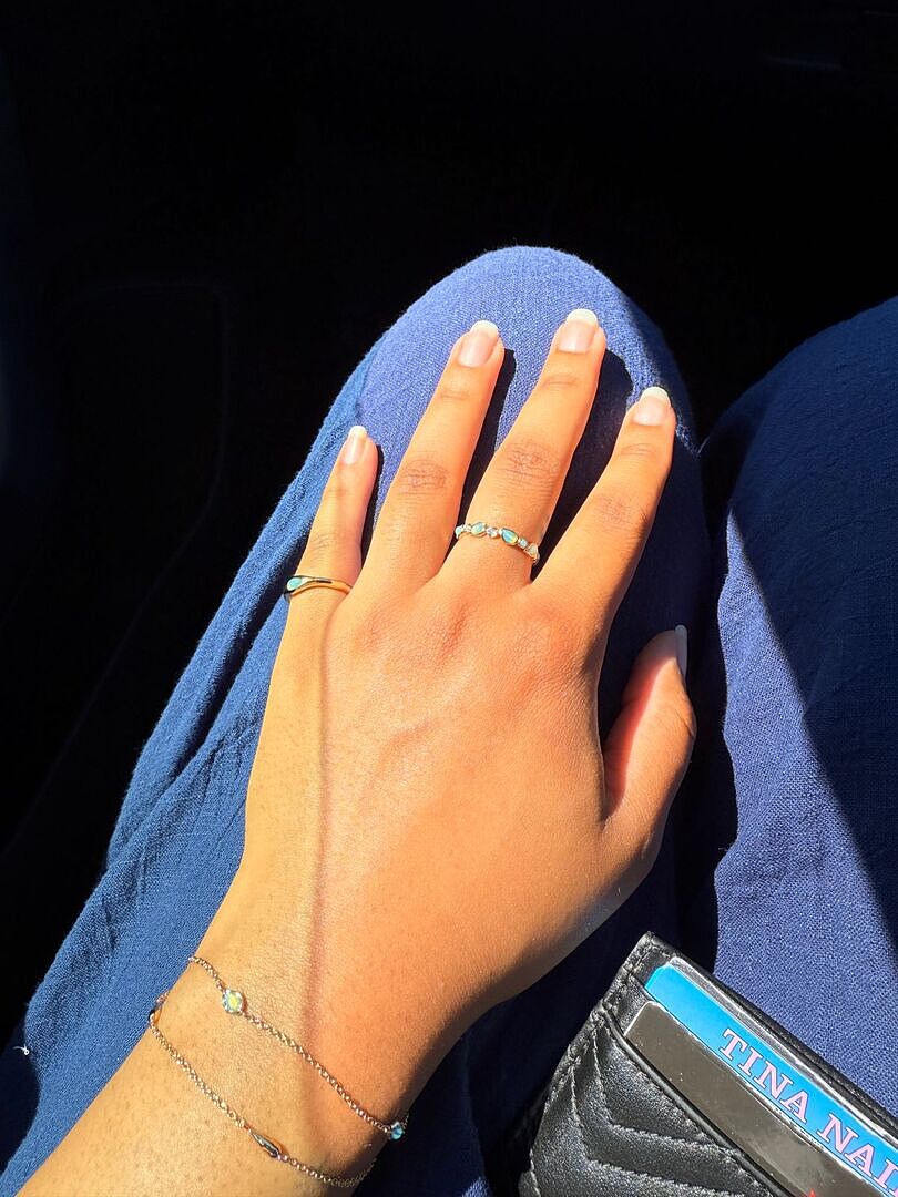 Astrid & Miyu Opal Pear Band bague or opale poire