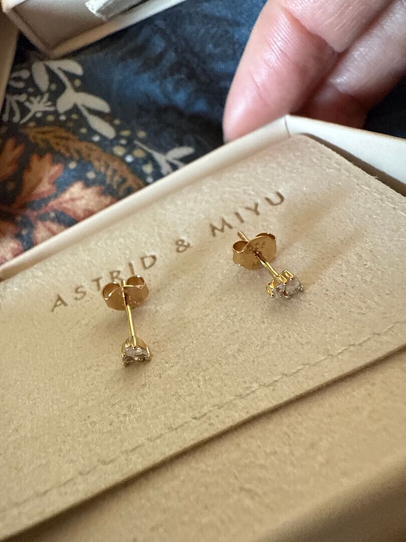Astrid & Miyu Pear Cluster Stud clous d'oreilles dorés cristal