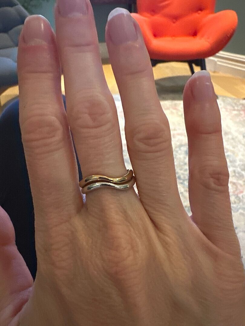 Astrid & Miyu Wave bague dorée ondulée taille P