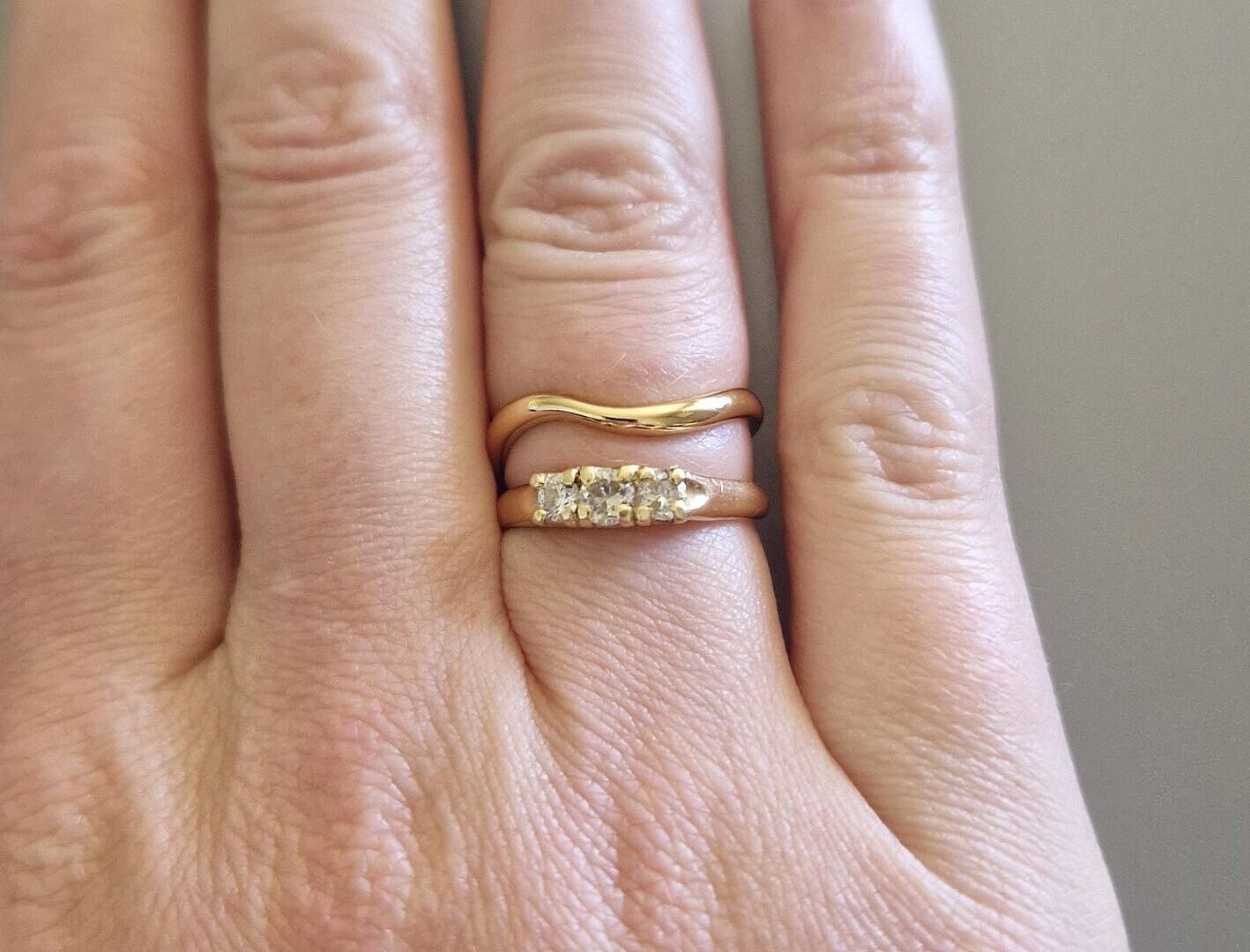 Astrid & Miyu Wave bague dorée ondulée taille P