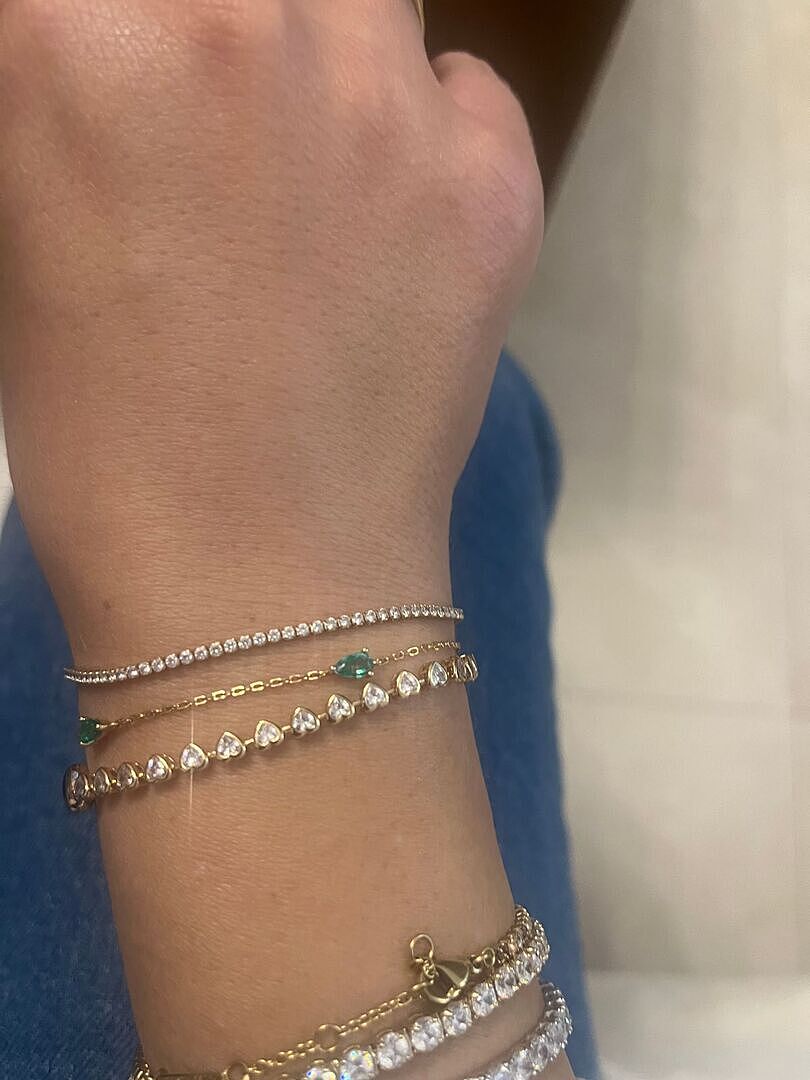 Astrid & Miyu Heart Bezel Tennis bracelet doré cœurs
