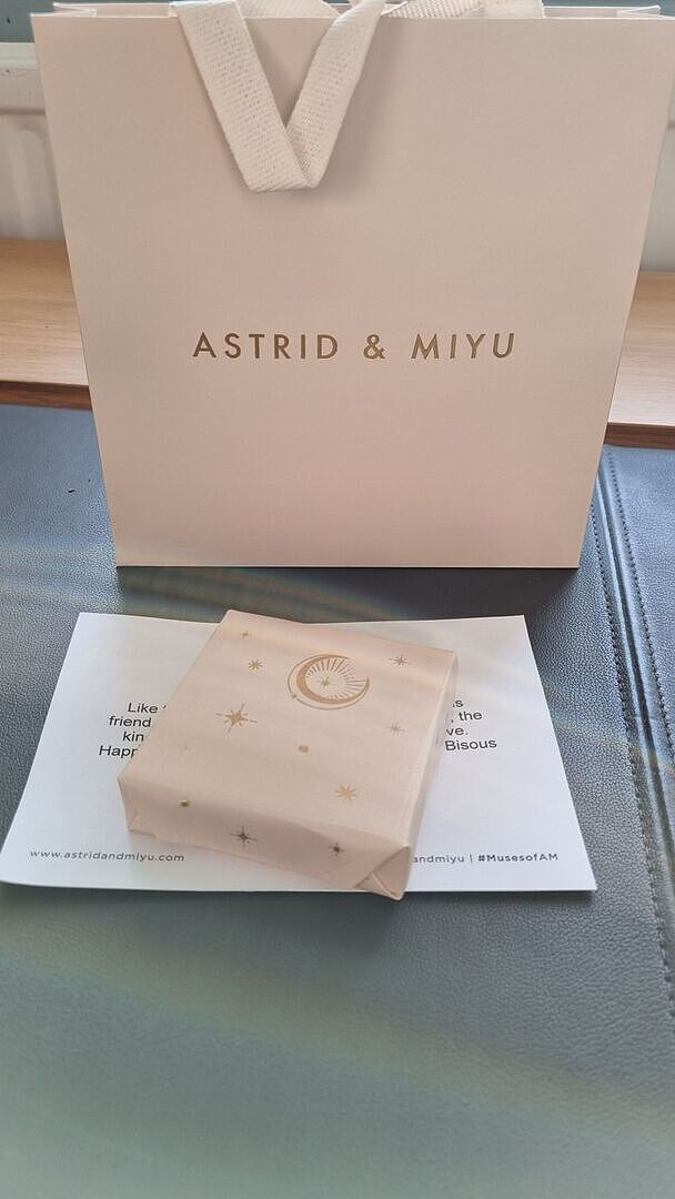 Astrid & Miyu Cosmic Gift Wrap pochette cadeau céleste