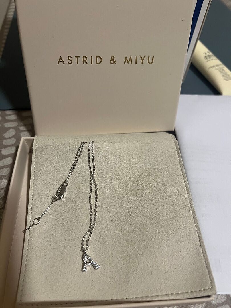 Astrid & Miyu A Initial collier argent initiale pavé