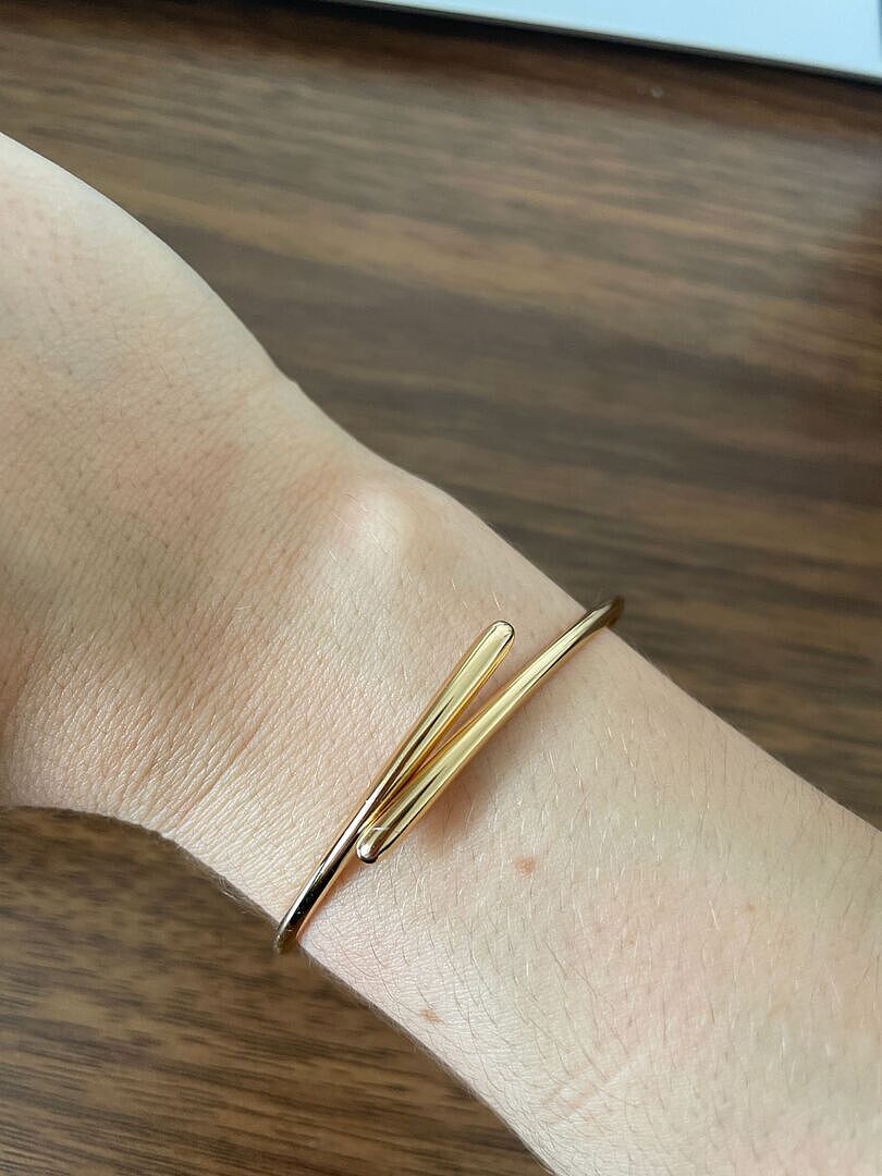 Astrid & Miyu Twist Cuff jonc bracelet doré torsadé