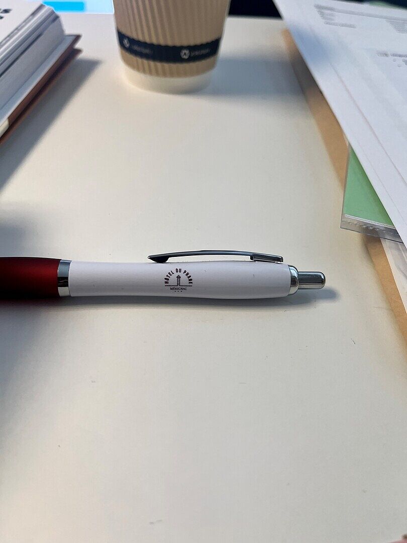 Déçue de la taille du logo