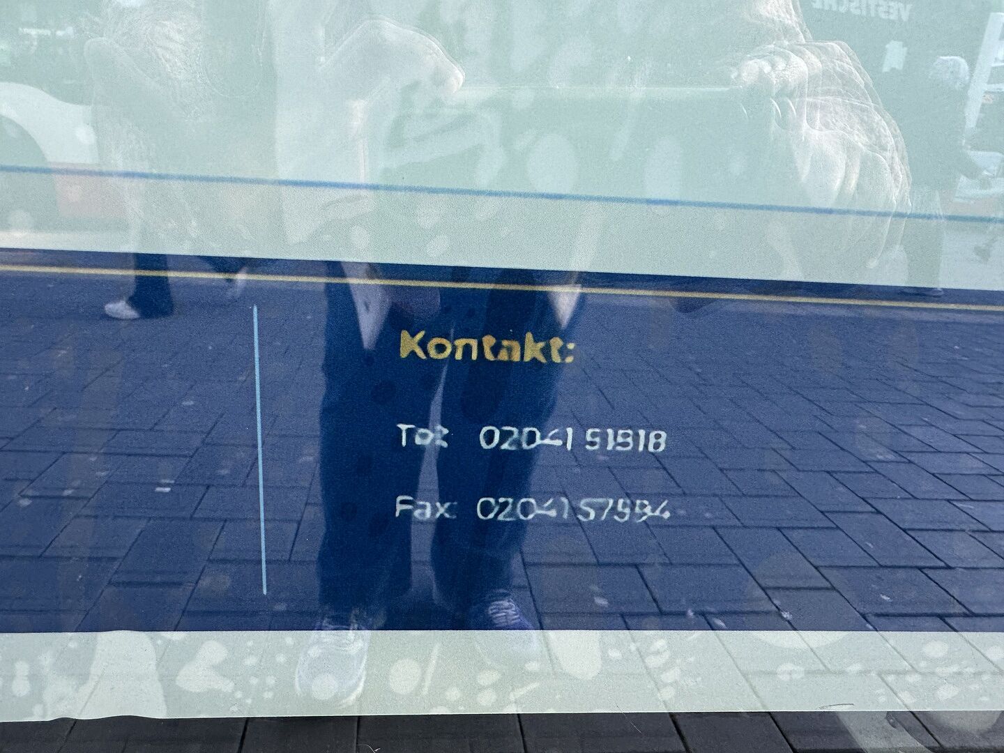 Reklamation wegen falsch produzierter Praxis-Aufkleber