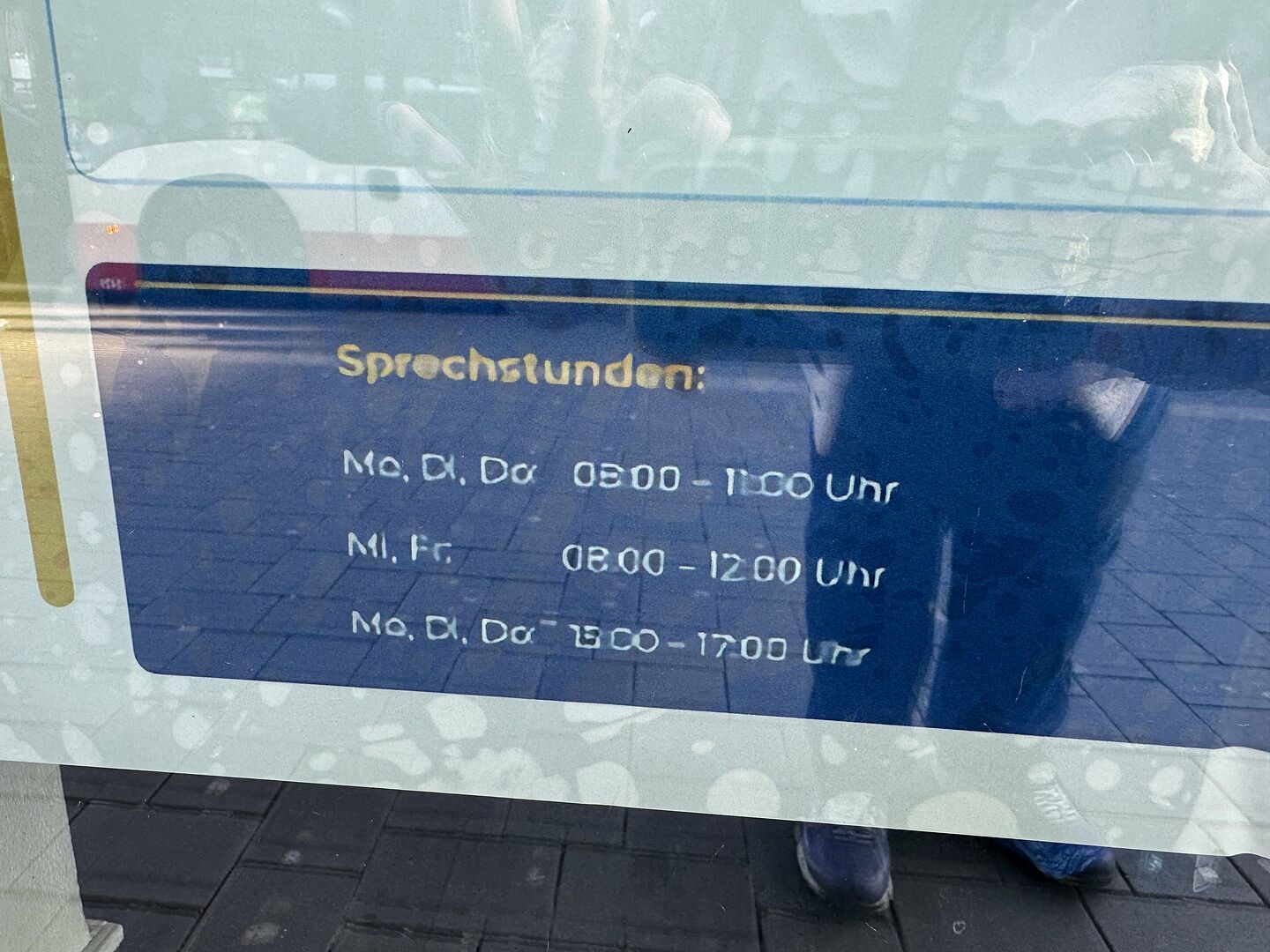 Reklamation wegen falsch produzierter Praxis-Aufkleber