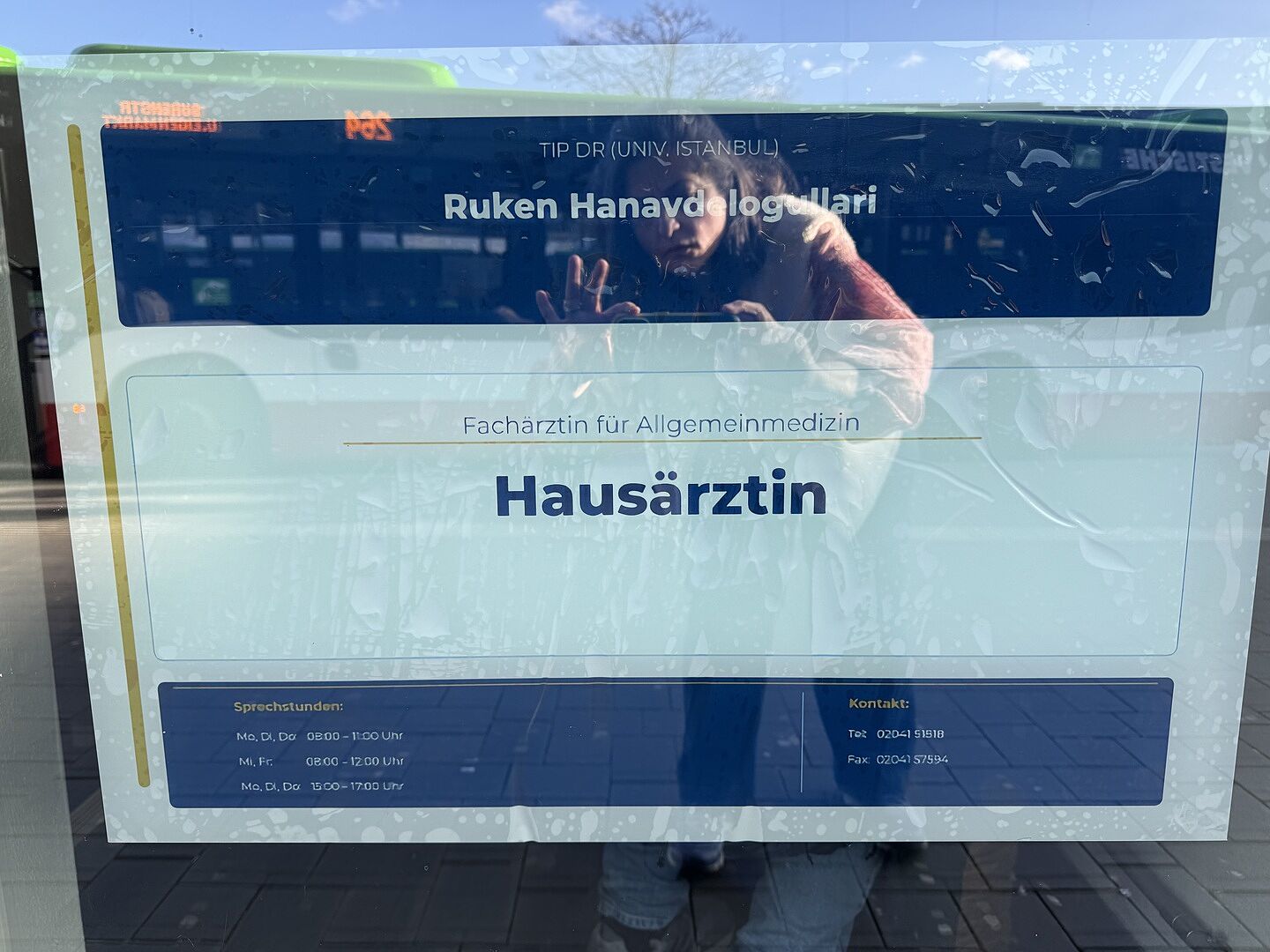 Reklamation wegen falsch produzierter Praxis-Aufkleber