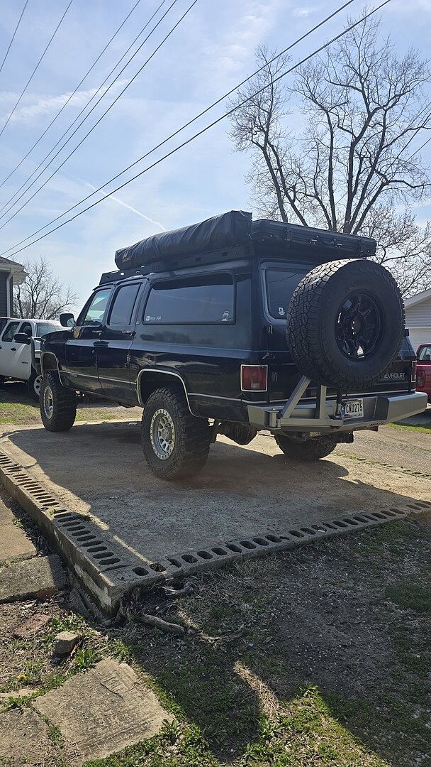 Heritage Rear Bumper Kit installed on CHEVY V2500 1989