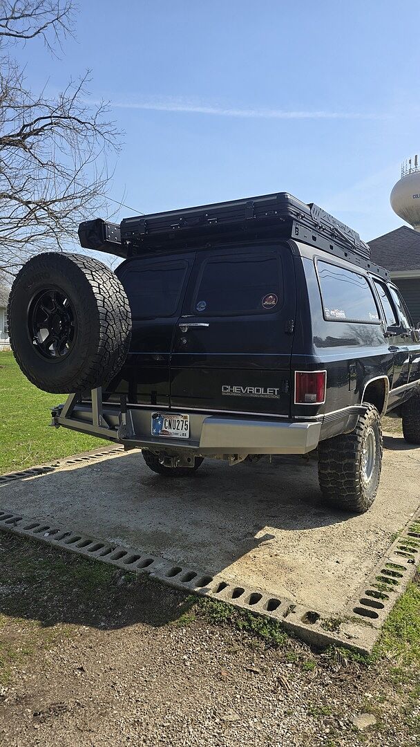 Heritage Rear Bumper Kit installed on CHEVY V2500 1989