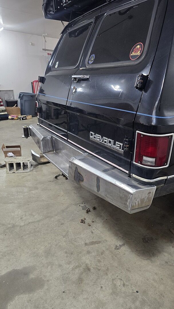 Heritage Rear Bumper Kit installed on CHEVY V2500 1989