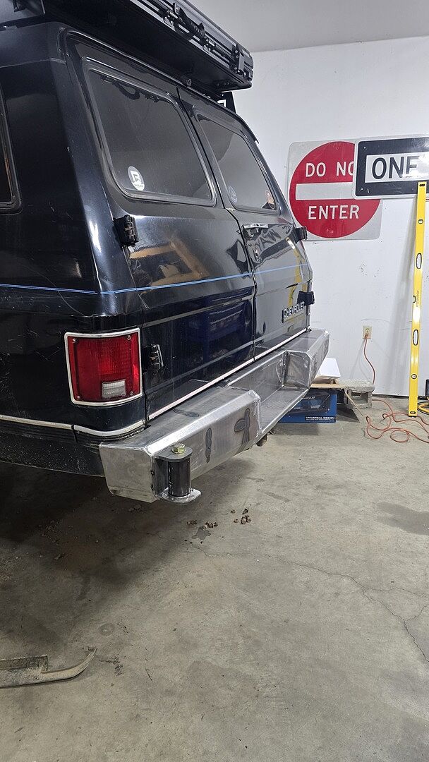 Heritage Rear Bumper Kit installed on CHEVY V2500 1989