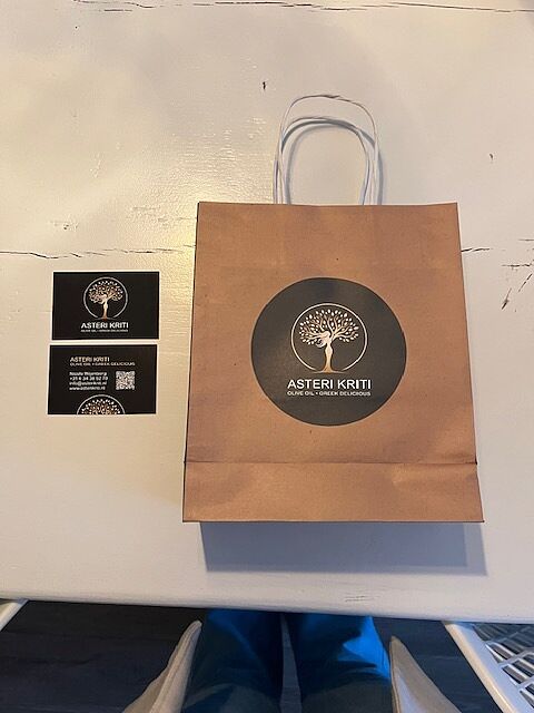 teleurgesteld in kleur van logo