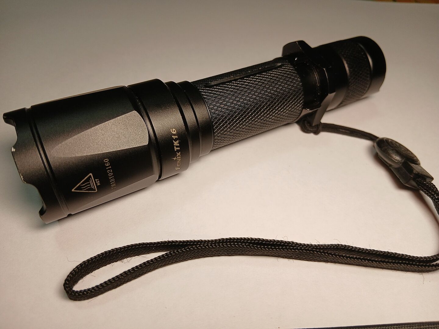 TK Series-TK16 LED Flashlight-1000 Lumens-Fenix Flashlights