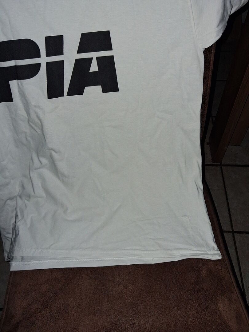 Helaas scheuren in het shirt