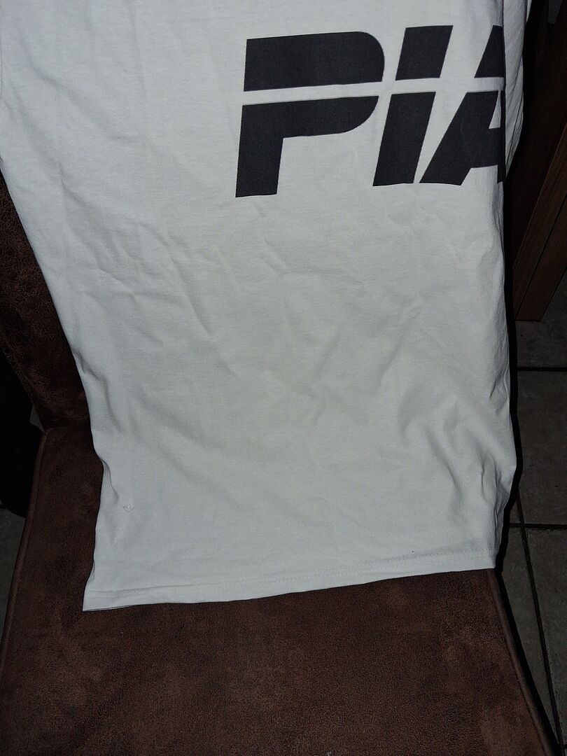 Helaas scheuren in het shirt