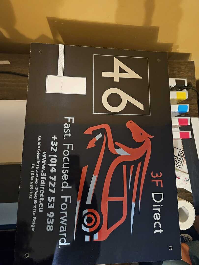 Tevreden met het aluminium bord