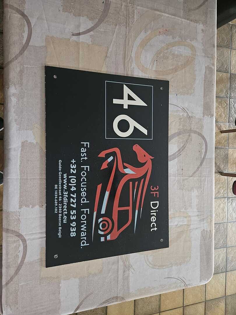 Tevreden met het aluminium bord